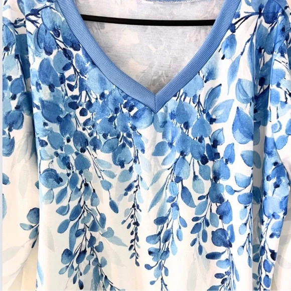 Plus Size Blue Floral V Neck Long Sleeve Thin Sweatshirt or Shirt - Size 2XL - Picture 5 of 8